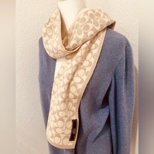 🩵Coach Cream and Tan and gold accent scarf